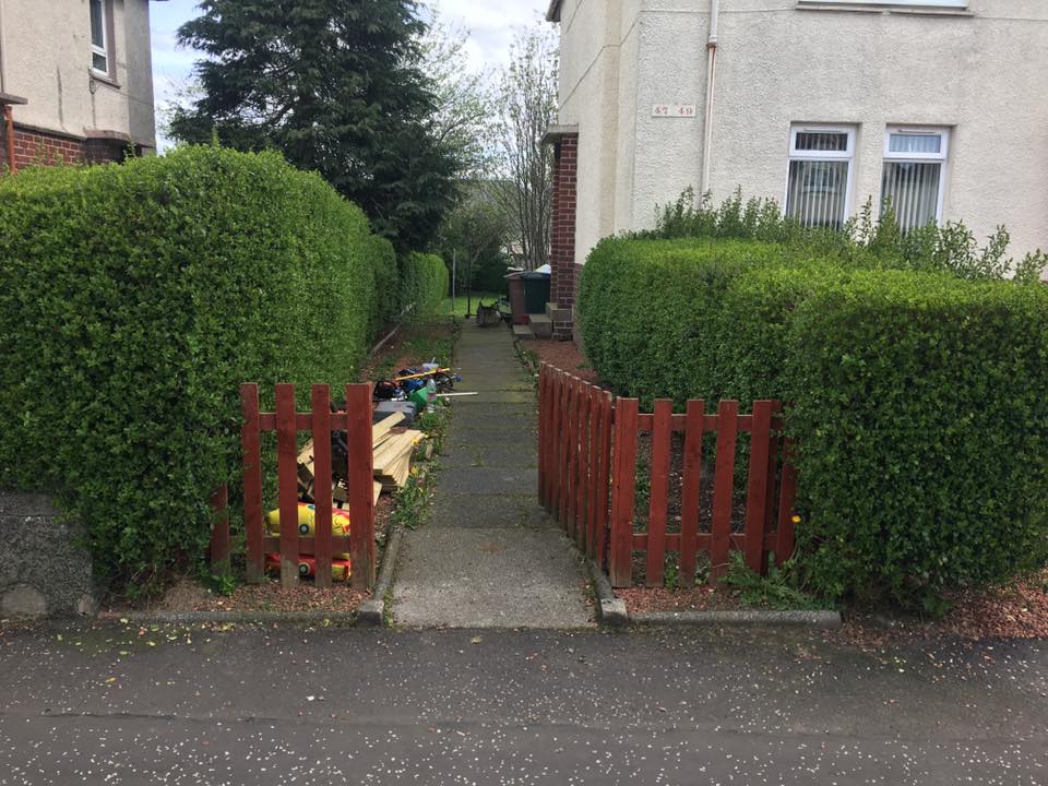 Monoblock driveway with contrasting border design