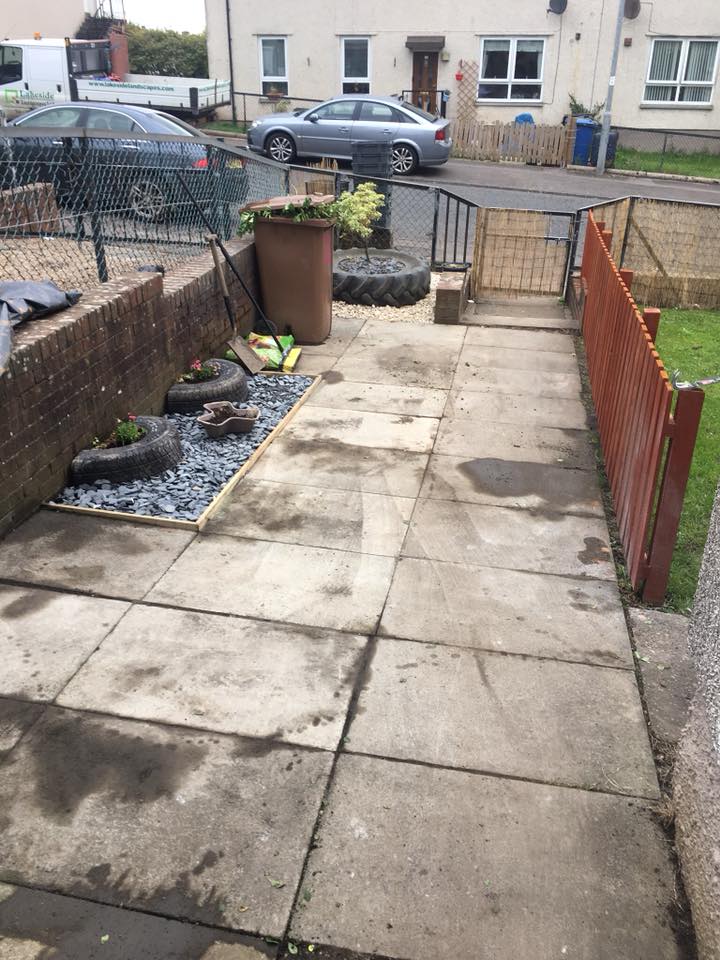 Natural stone patio slabbing with pointed joints